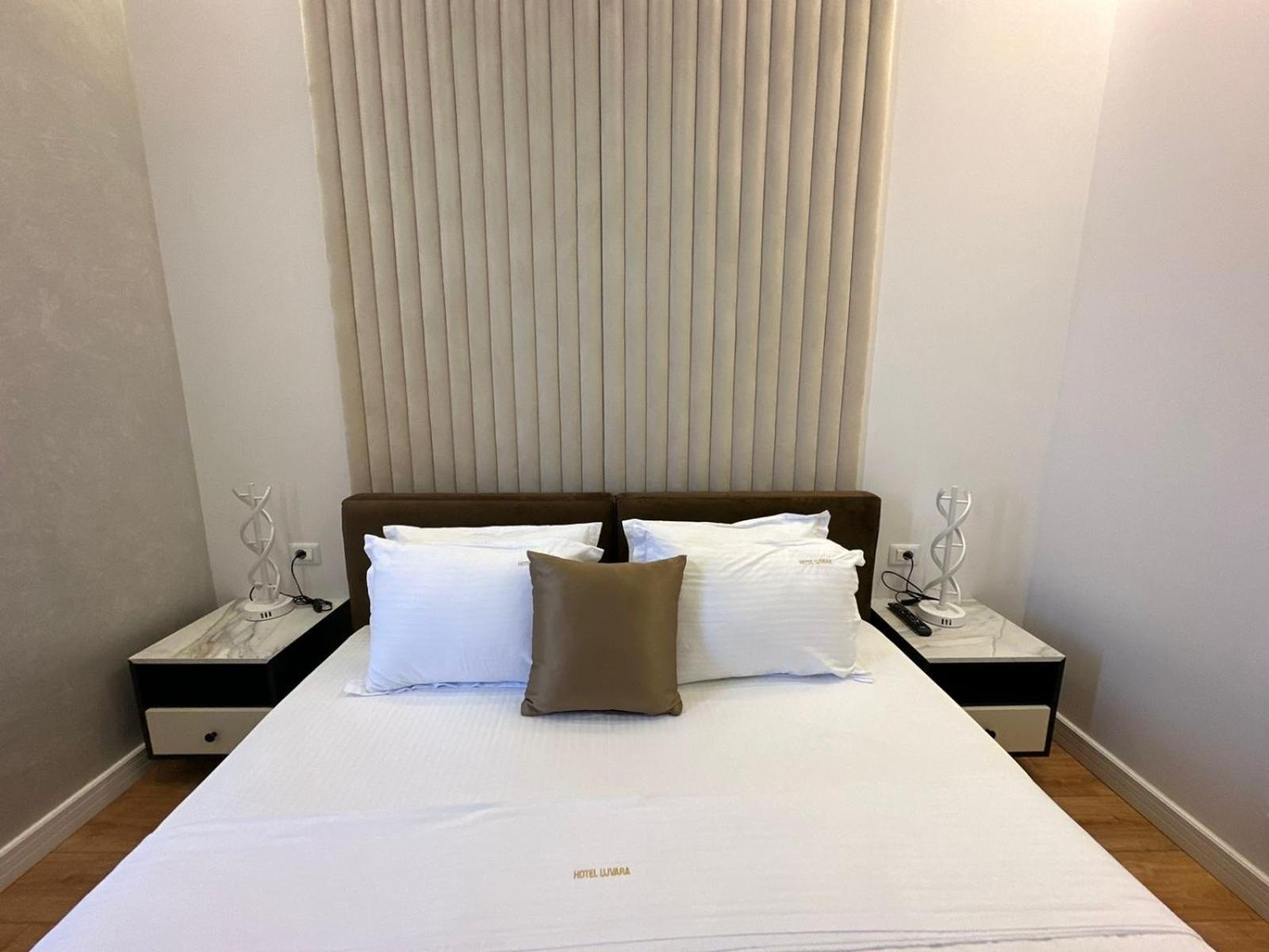 Hotel Ujvara Belsh 外观 照片